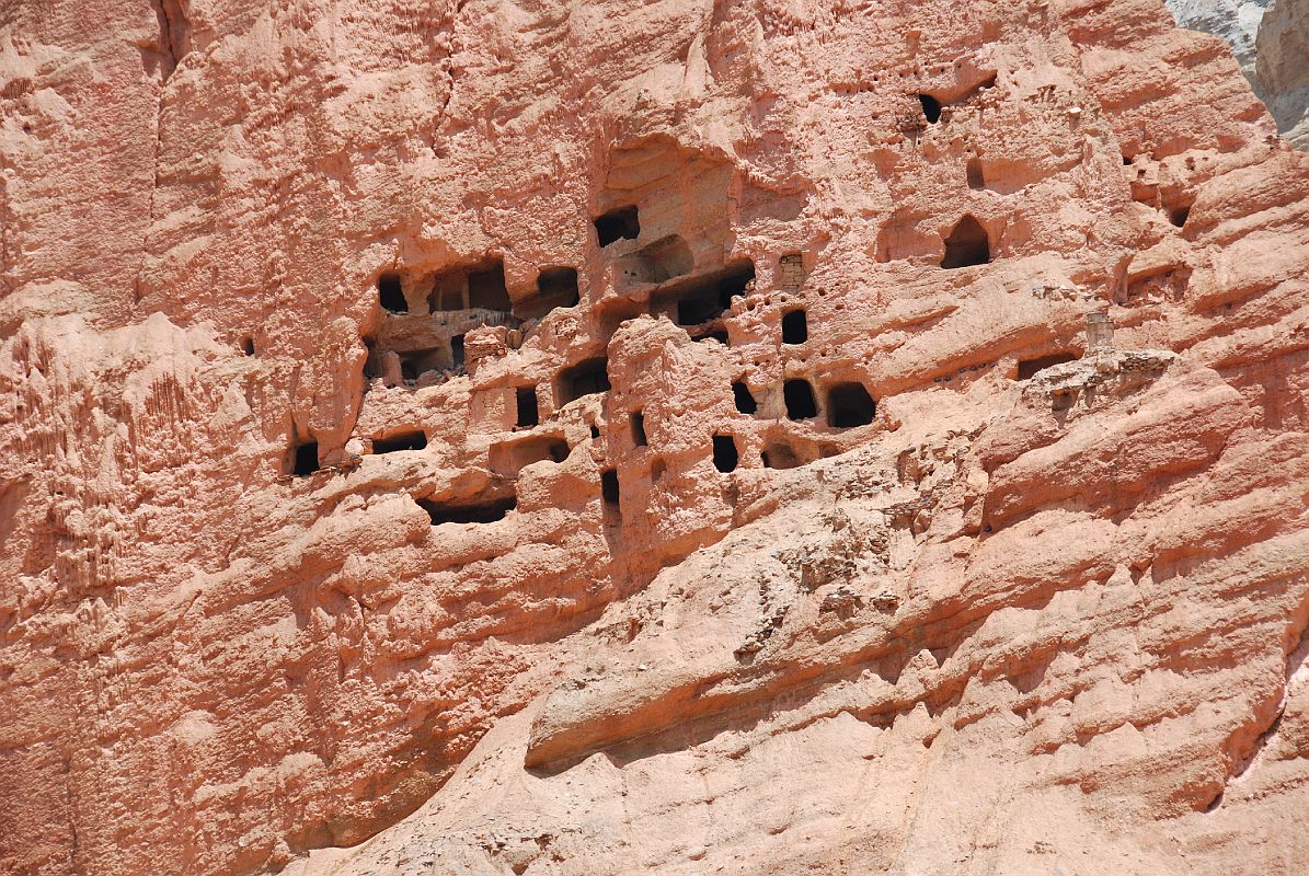 Mustang 03 04-3 Drakmar Red Cliffs Caves